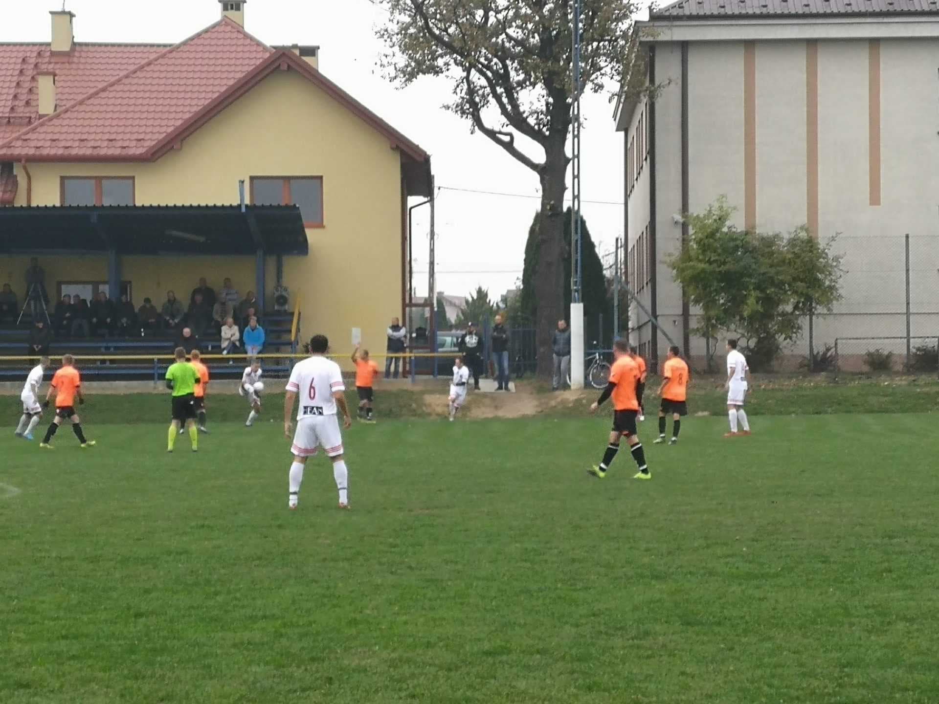 Śledziejowice - Radziszowianka: 2 - 0