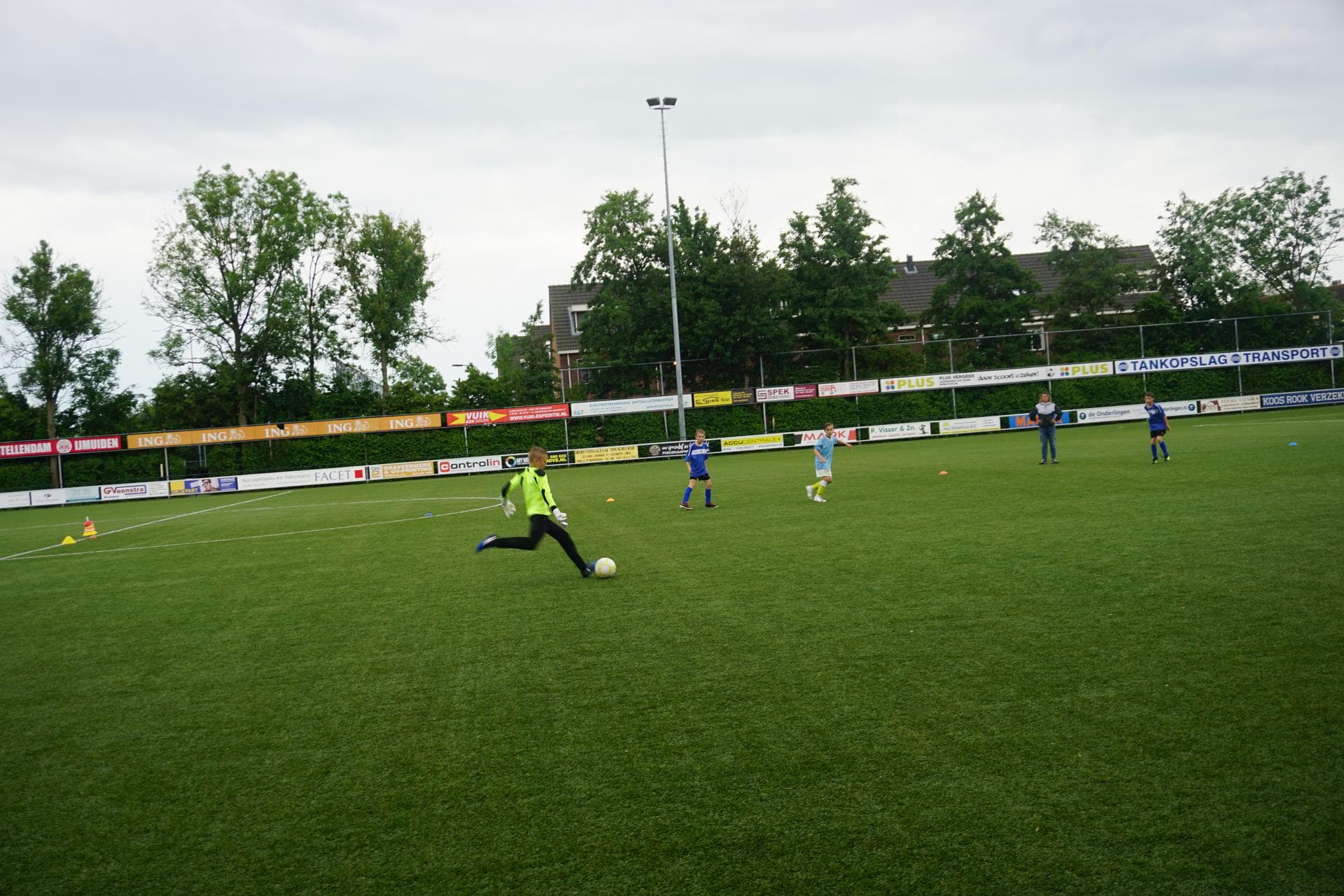 Relacja z wyjazdu na turniej do  Holandii :MEMORIAL CUP COEN MOULIJN, Holandia. U9,10 - 07.06 - 09.06 — zdjęcie 13