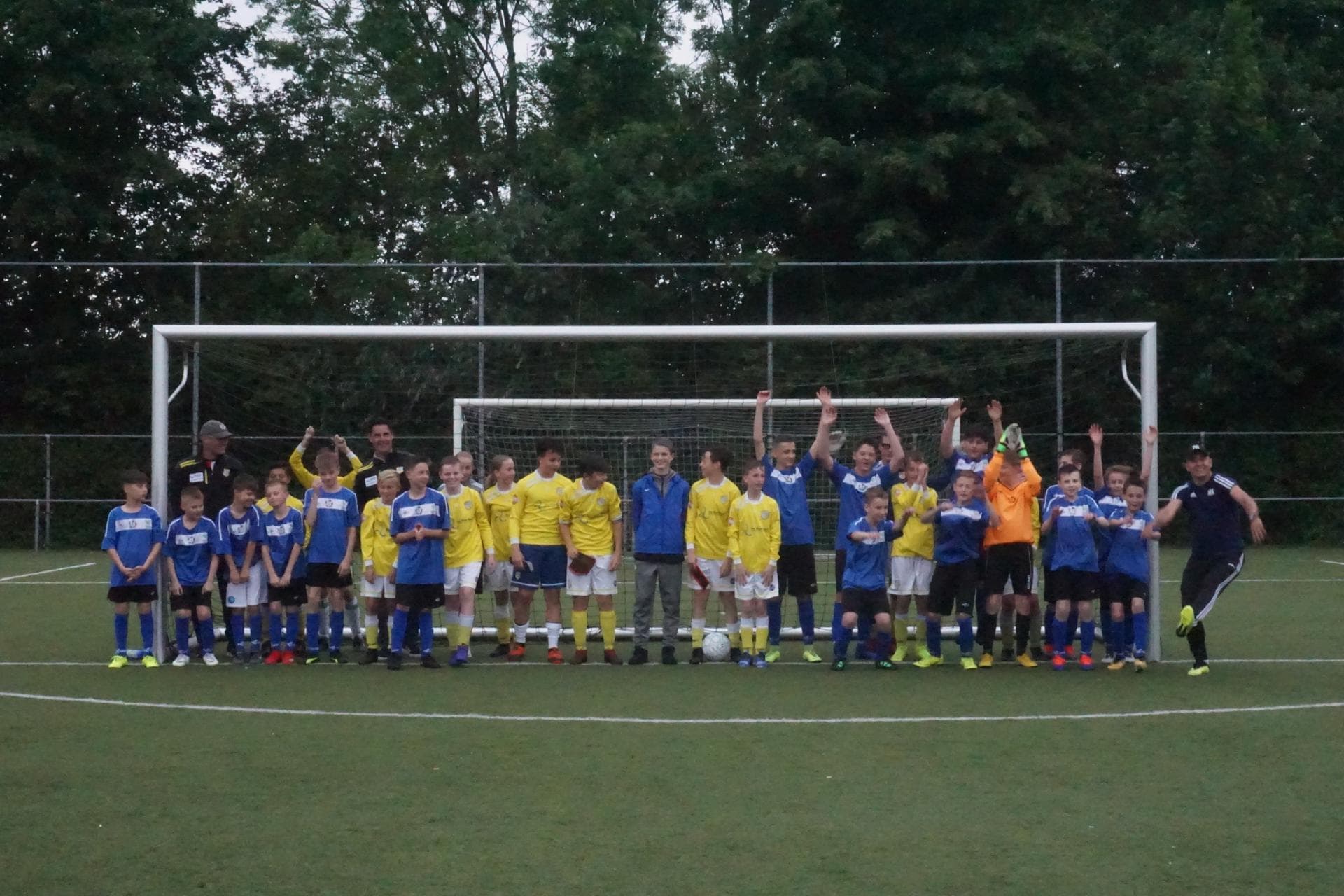 Relacja z wyjazdu na turniej do  Holandii :MEMORIAL CUP COEN MOULIJN, Holandia. U9,10 - 07.06 - 09.06 — zdjęcie 81