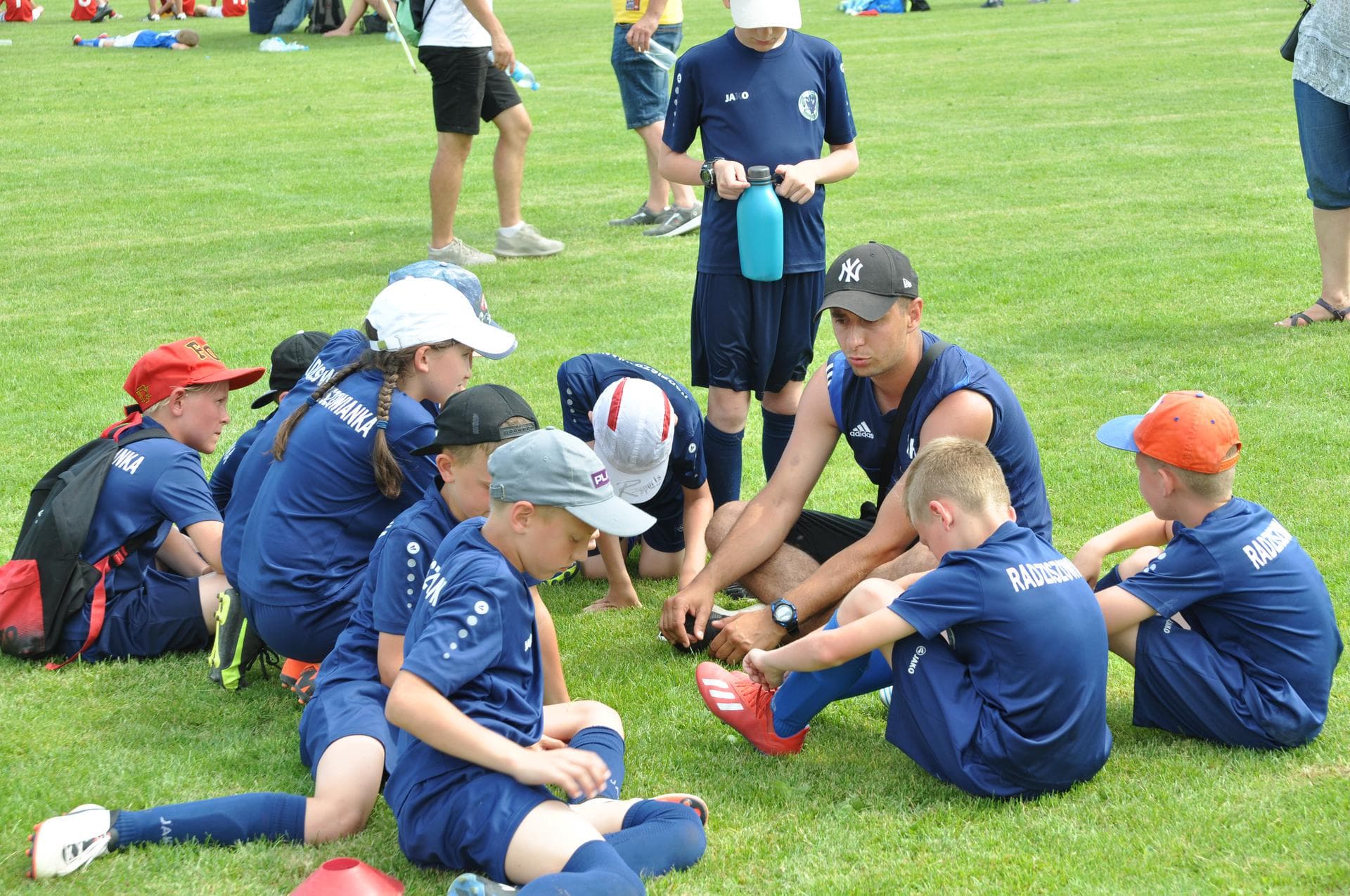ORLIKI Z PUCHAREM „DZIEŃ PIŁKARZA – KRYSPINÓW” — zdjęcie 135