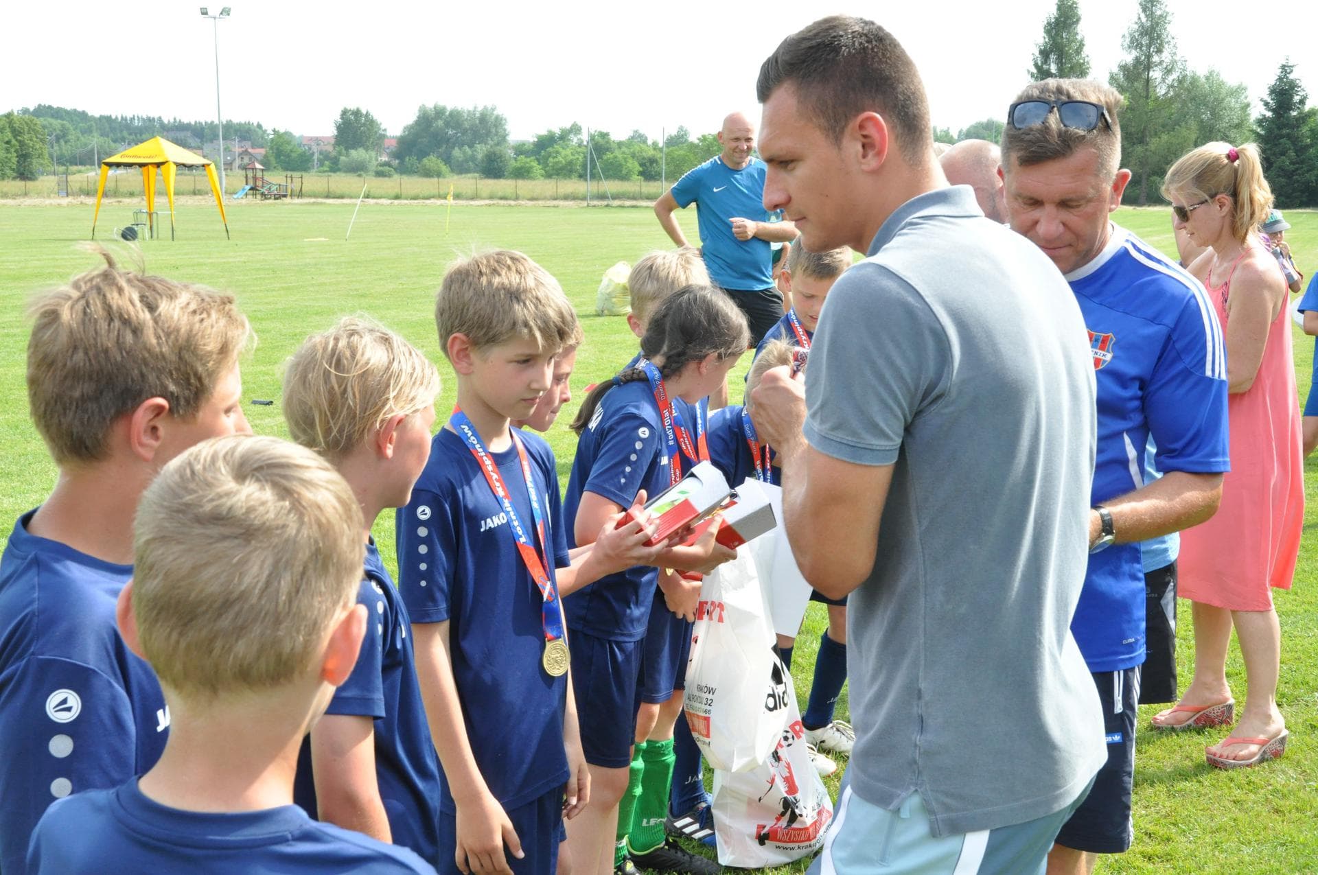 ORLIKI Z PUCHAREM „DZIEŃ PIŁKARZA – KRYSPINÓW” — zdjęcie 178