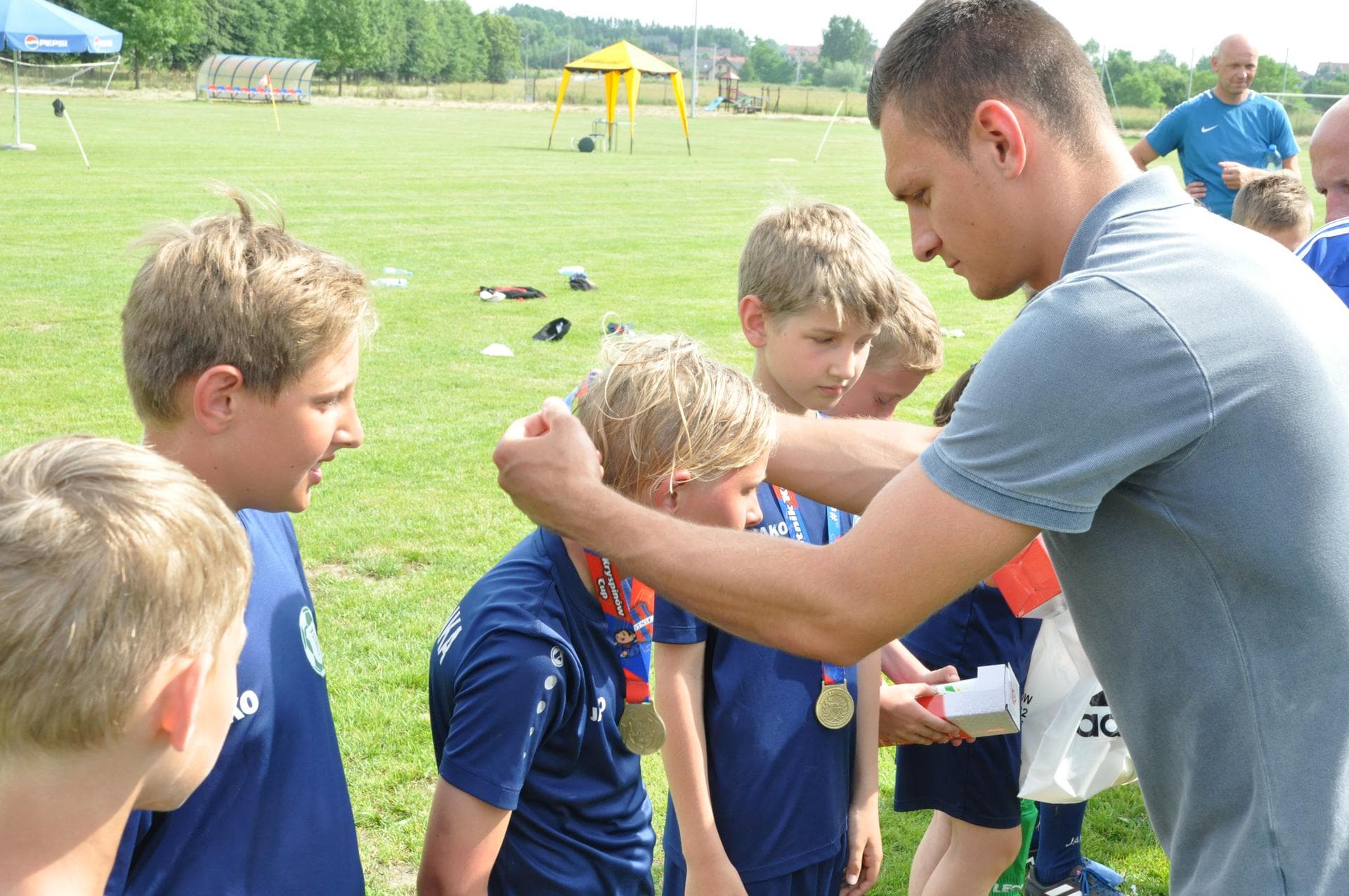ORLIKI Z PUCHAREM „DZIEŃ PIŁKARZA – KRYSPINÓW” — zdjęcie 179