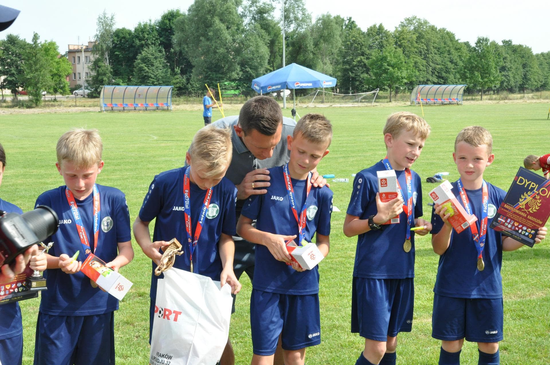 ORLIKI Z PUCHAREM „DZIEŃ PIŁKARZA – KRYSPINÓW” — zdjęcie 184