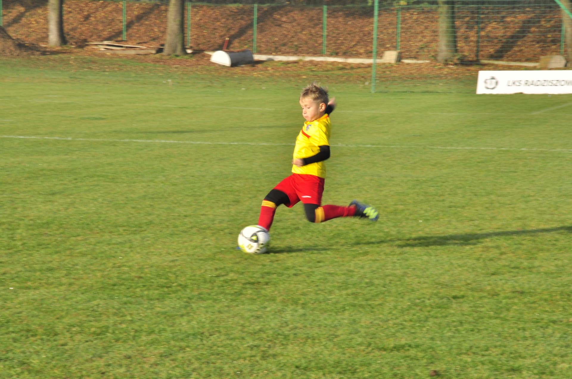 Turniej Piłkarski dla rocznika 2012 - RADZISZOWIANKA CUP I EDYCJA. Fotorelacja. — zdjęcie 19