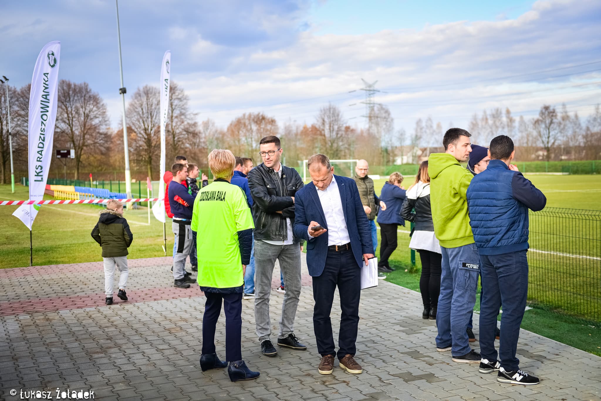 Fotorelacja z otwarcia Orlika na obiektach Radziszowianki. — zdjęcie 3