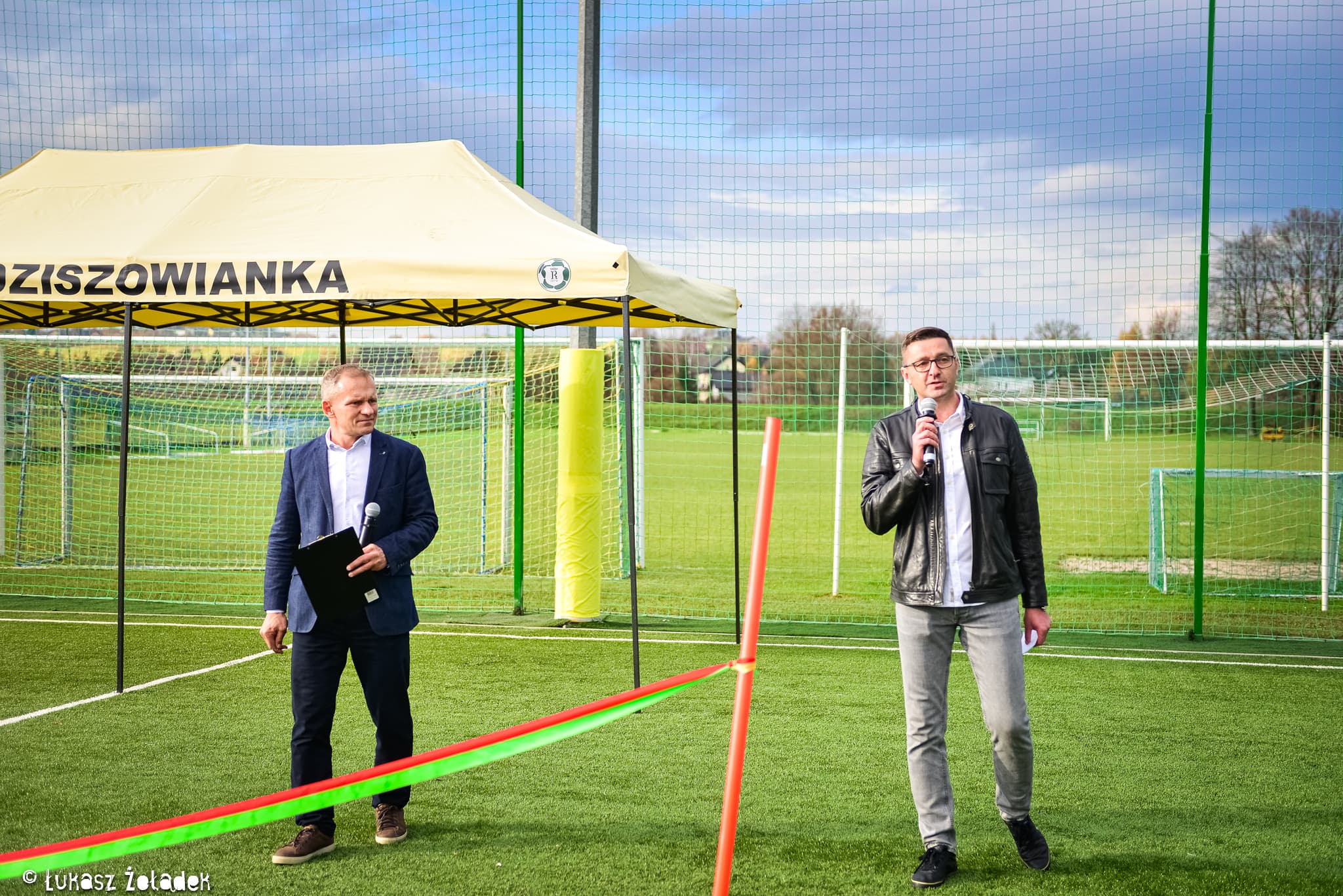 Fotorelacja z otwarcia Orlika na obiektach Radziszowianki. — zdjęcie 18