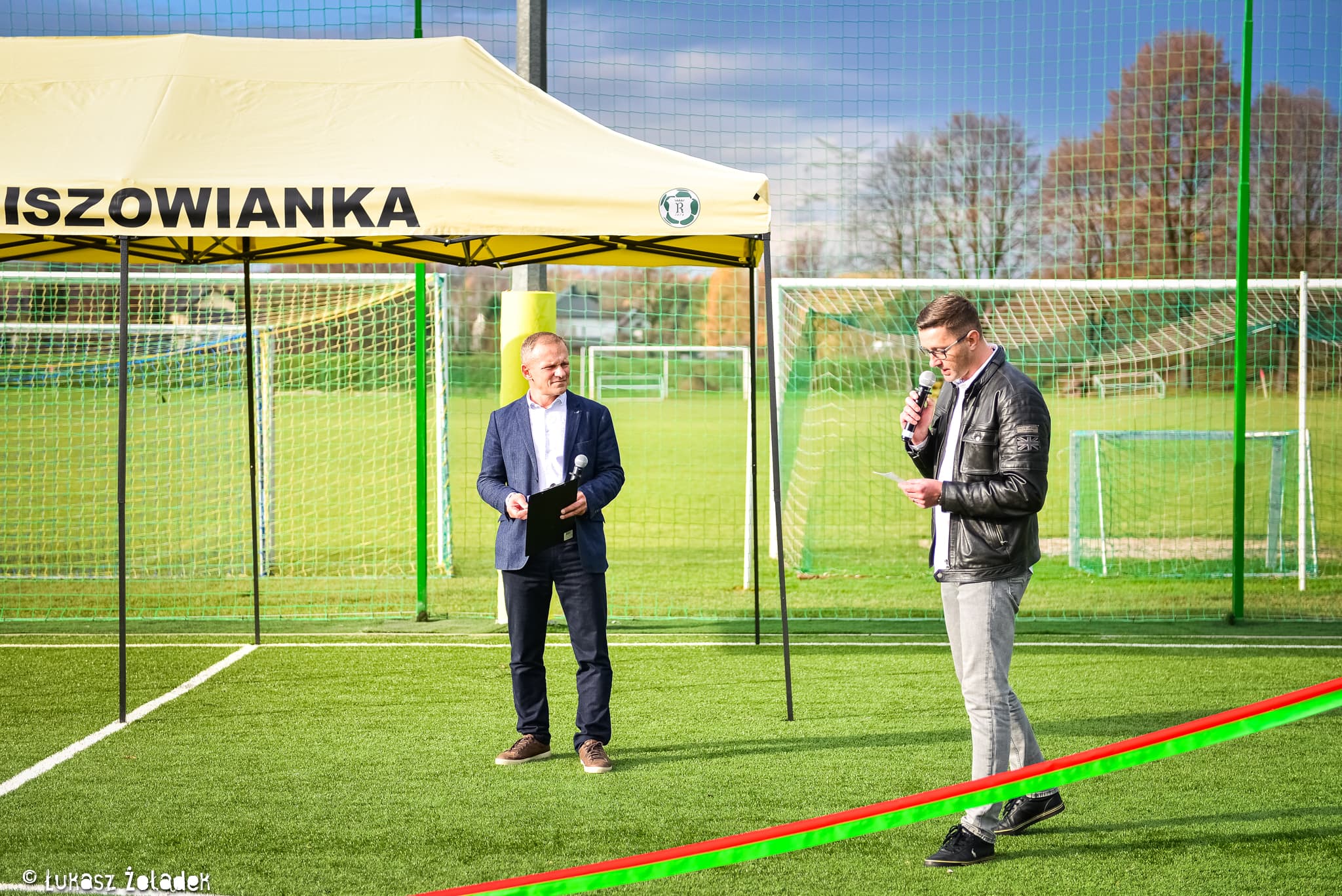 Fotorelacja z otwarcia Orlika na obiektach Radziszowianki. — zdjęcie 19