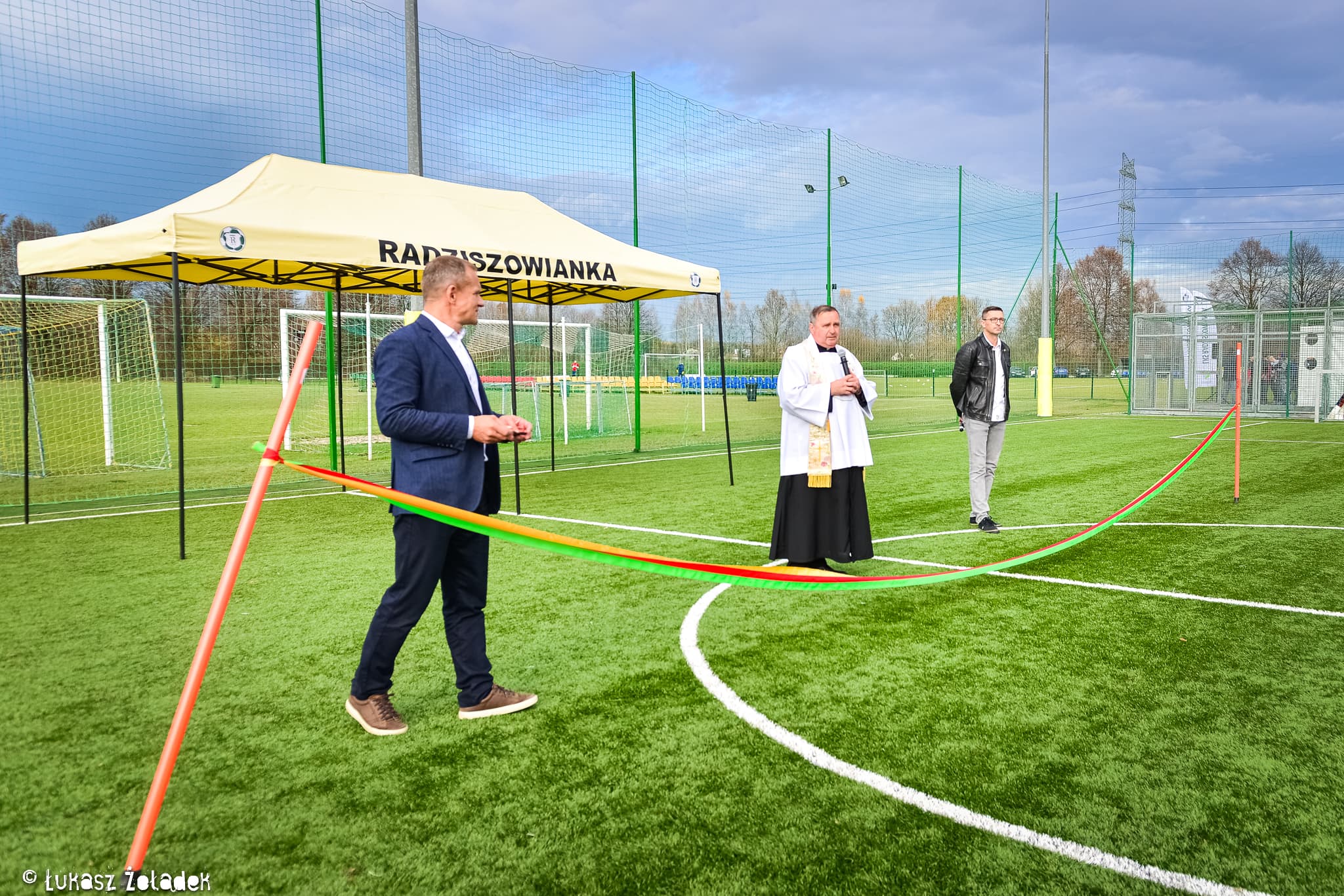 Fotorelacja z otwarcia Orlika na obiektach Radziszowianki. — zdjęcie 22