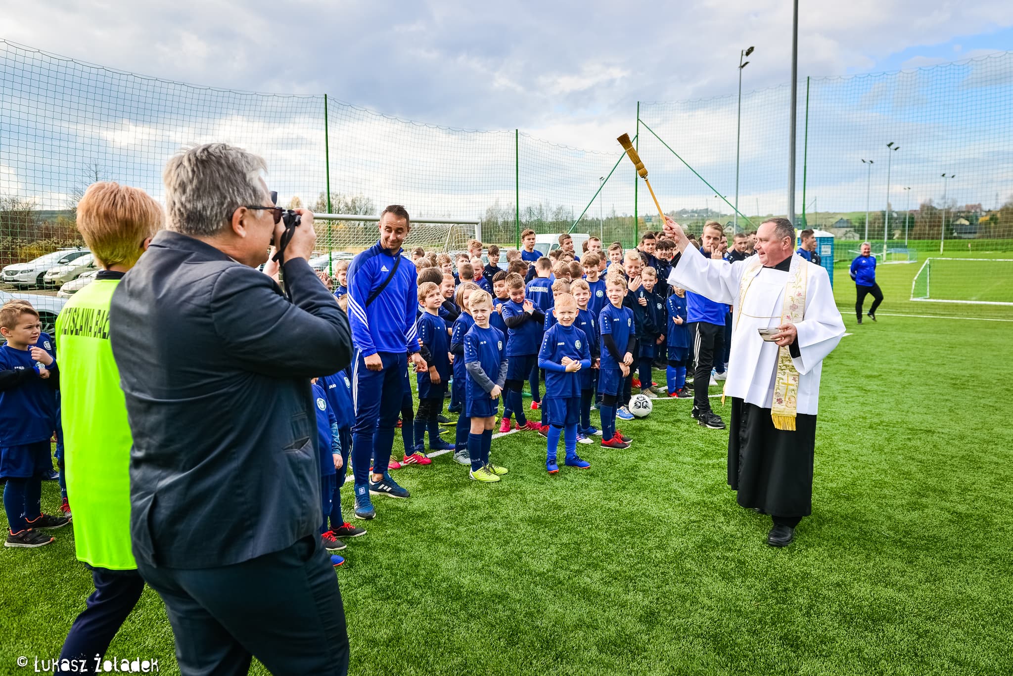 Fotorelacja z otwarcia Orlika na obiektach Radziszowianki. — zdjęcie 30