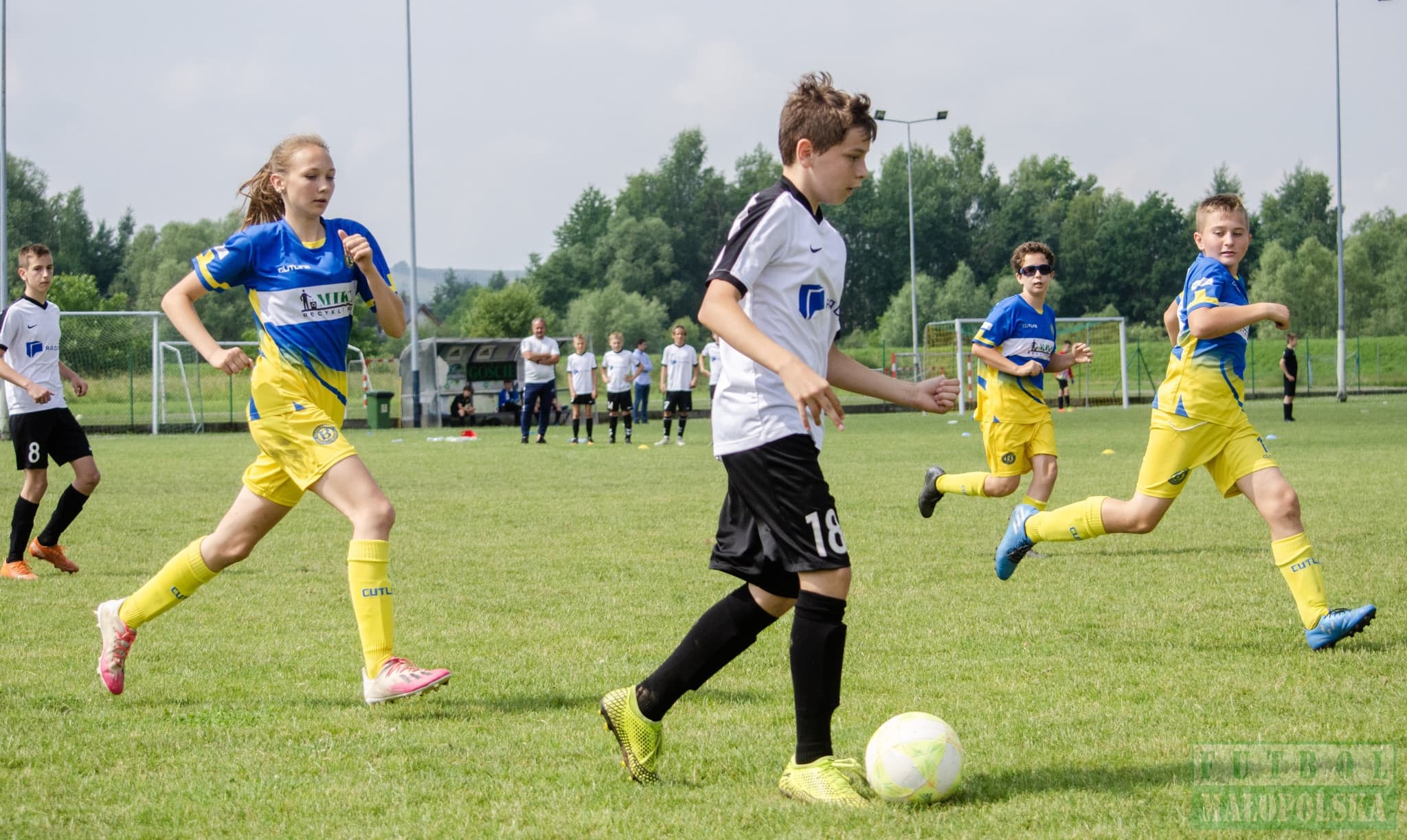 Radziszowianka Cup dla rocznika 2008 - piłkarski maraton w Radziszowie (foto)
