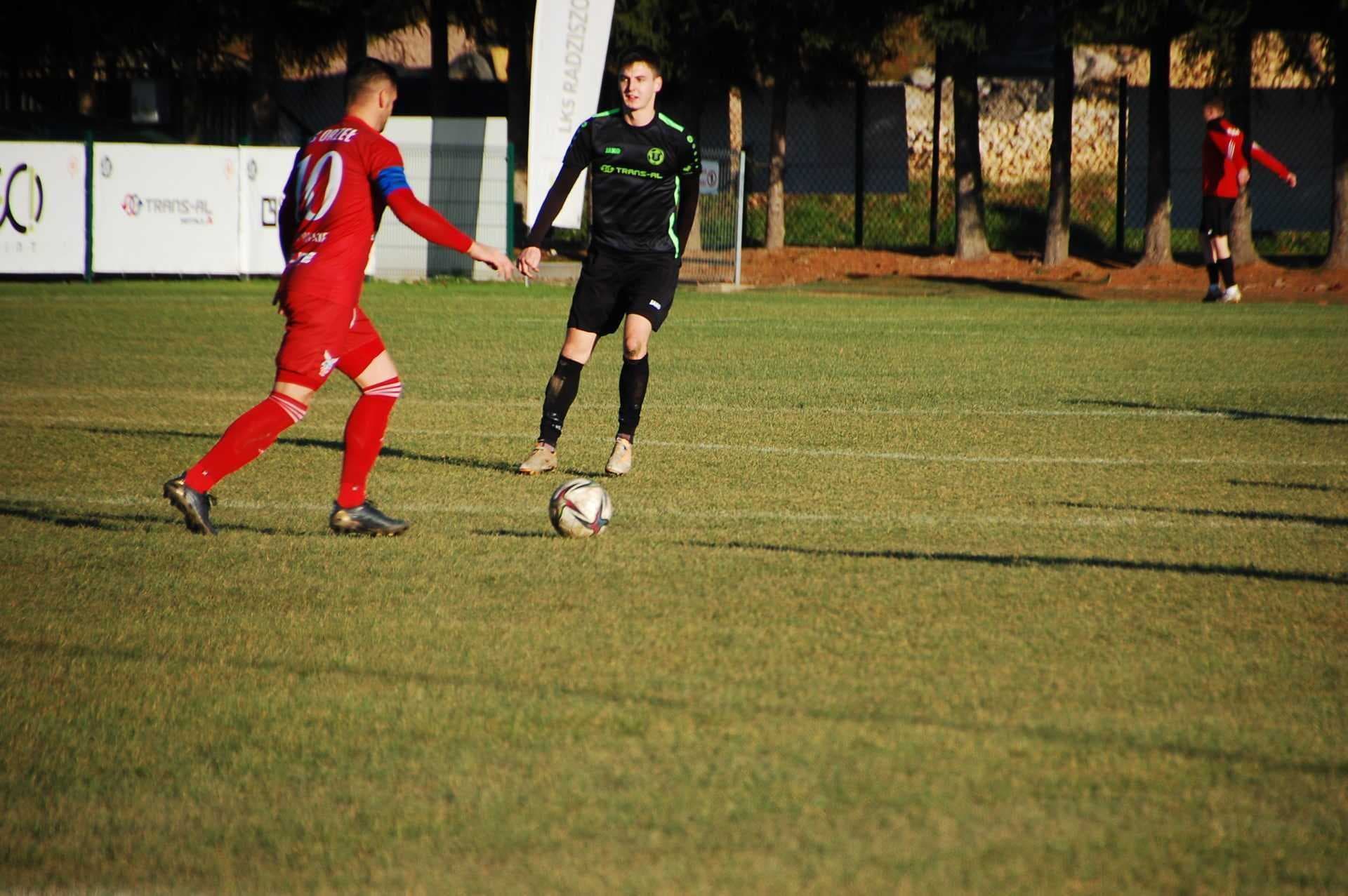 Radziszowianka - K.S. Orzeł Piaski Wielkie 5 :1 — zdjęcie 42