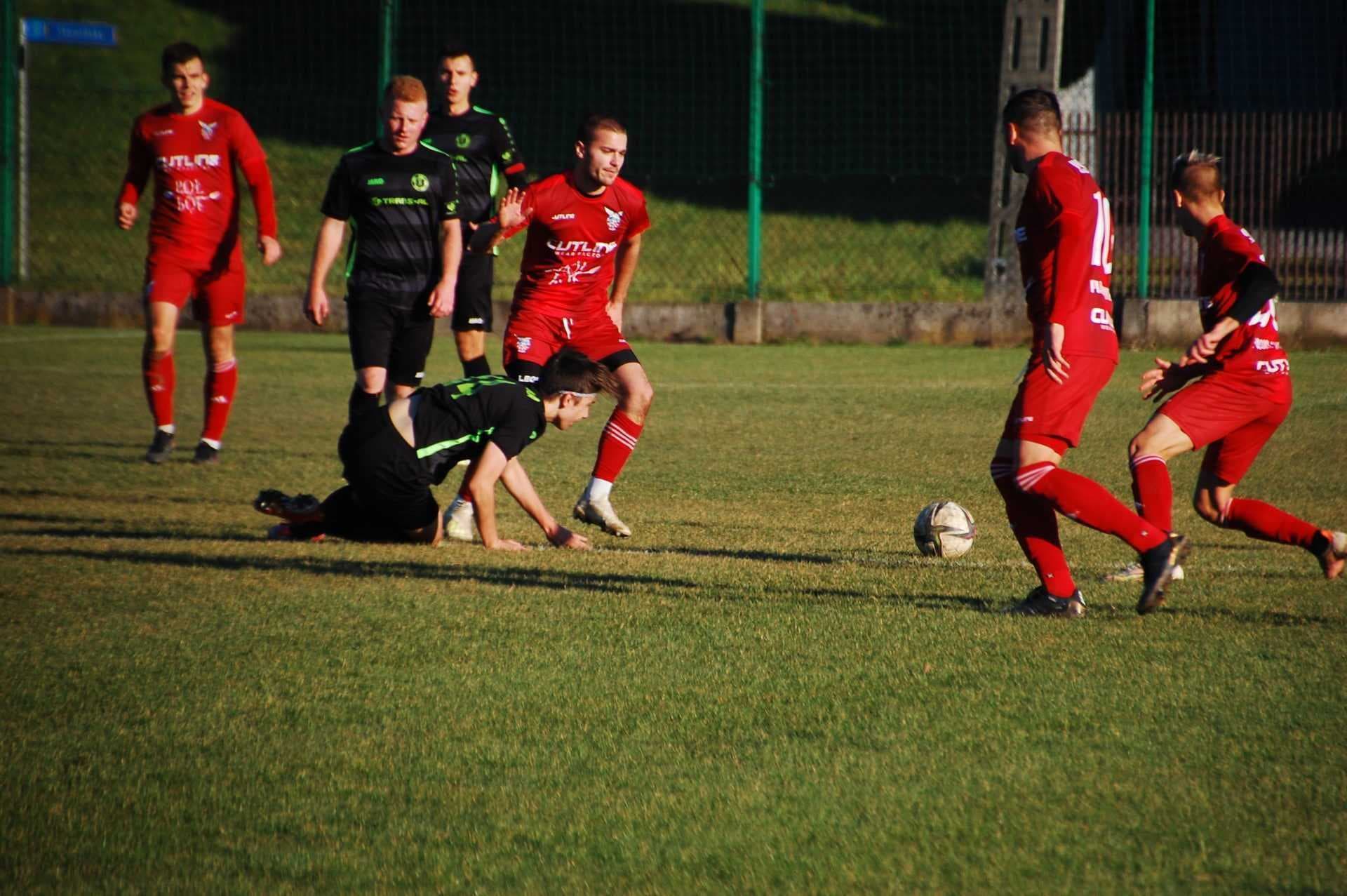 Radziszowianka - K.S. Orzeł Piaski Wielkie 5 :1 — zdjęcie 52