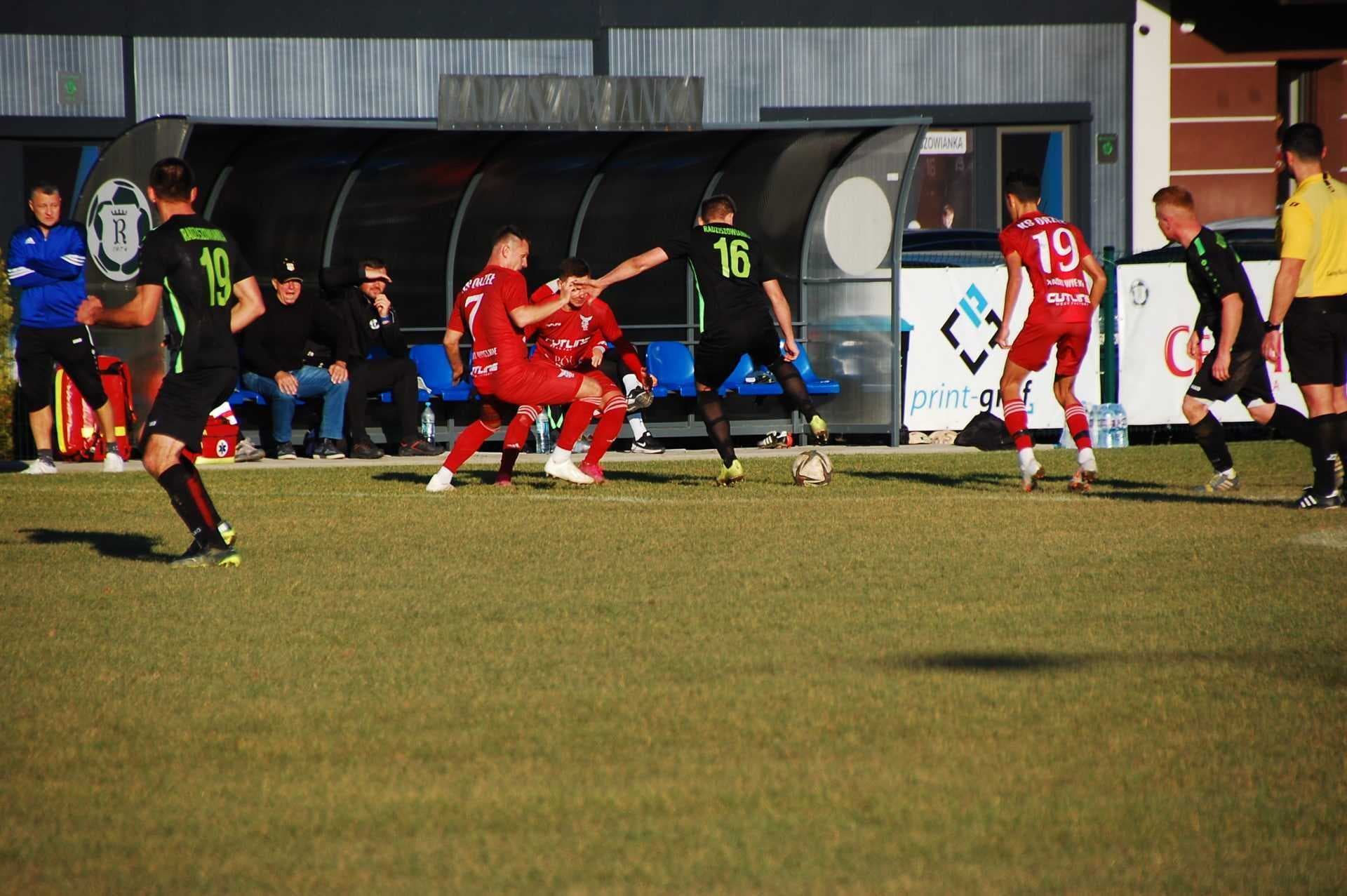 Radziszowianka - K.S. Orzeł Piaski Wielkie 5 :1 — zdjęcie 60