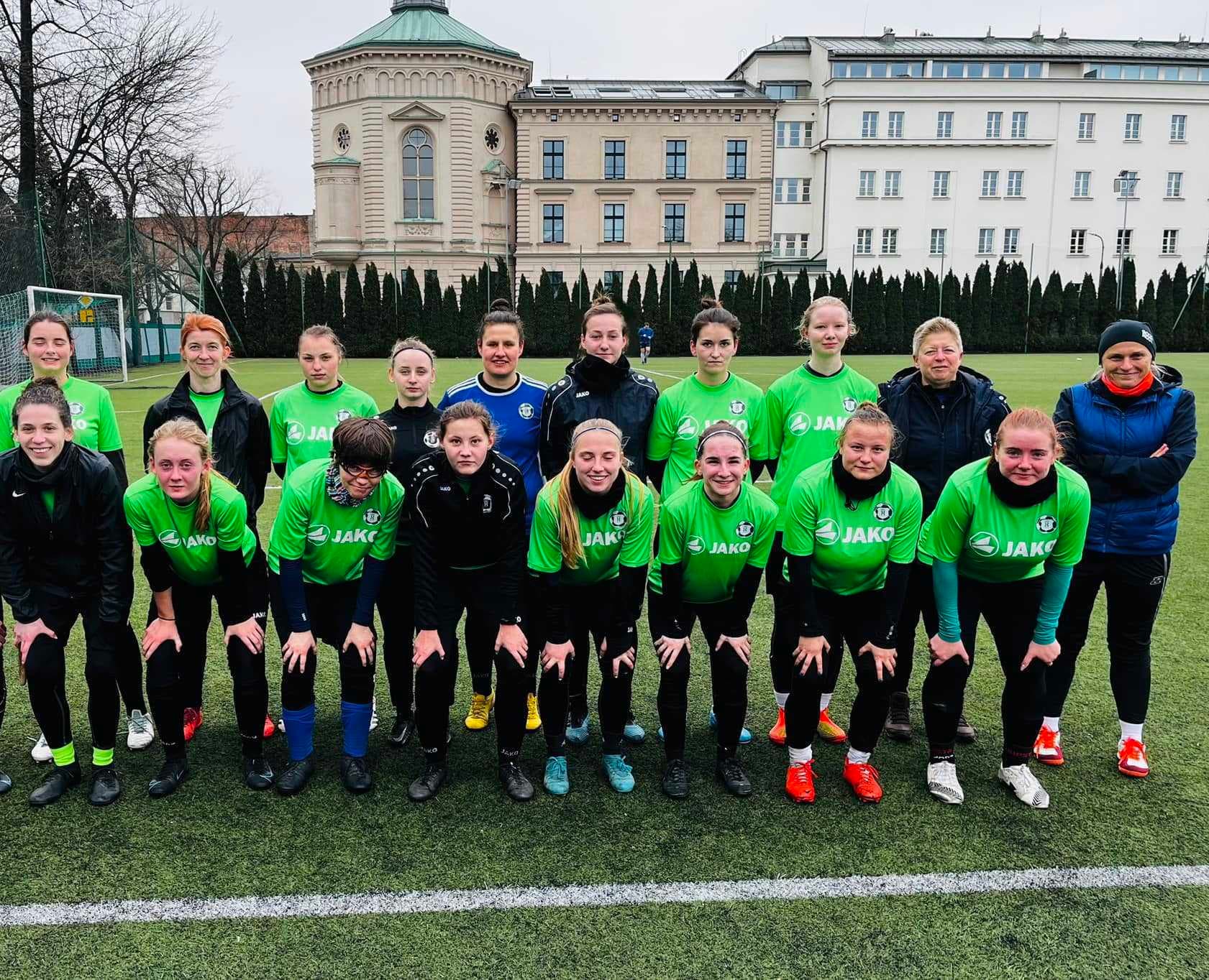 SPARING SENIOREK - WYGRANA 6:1
