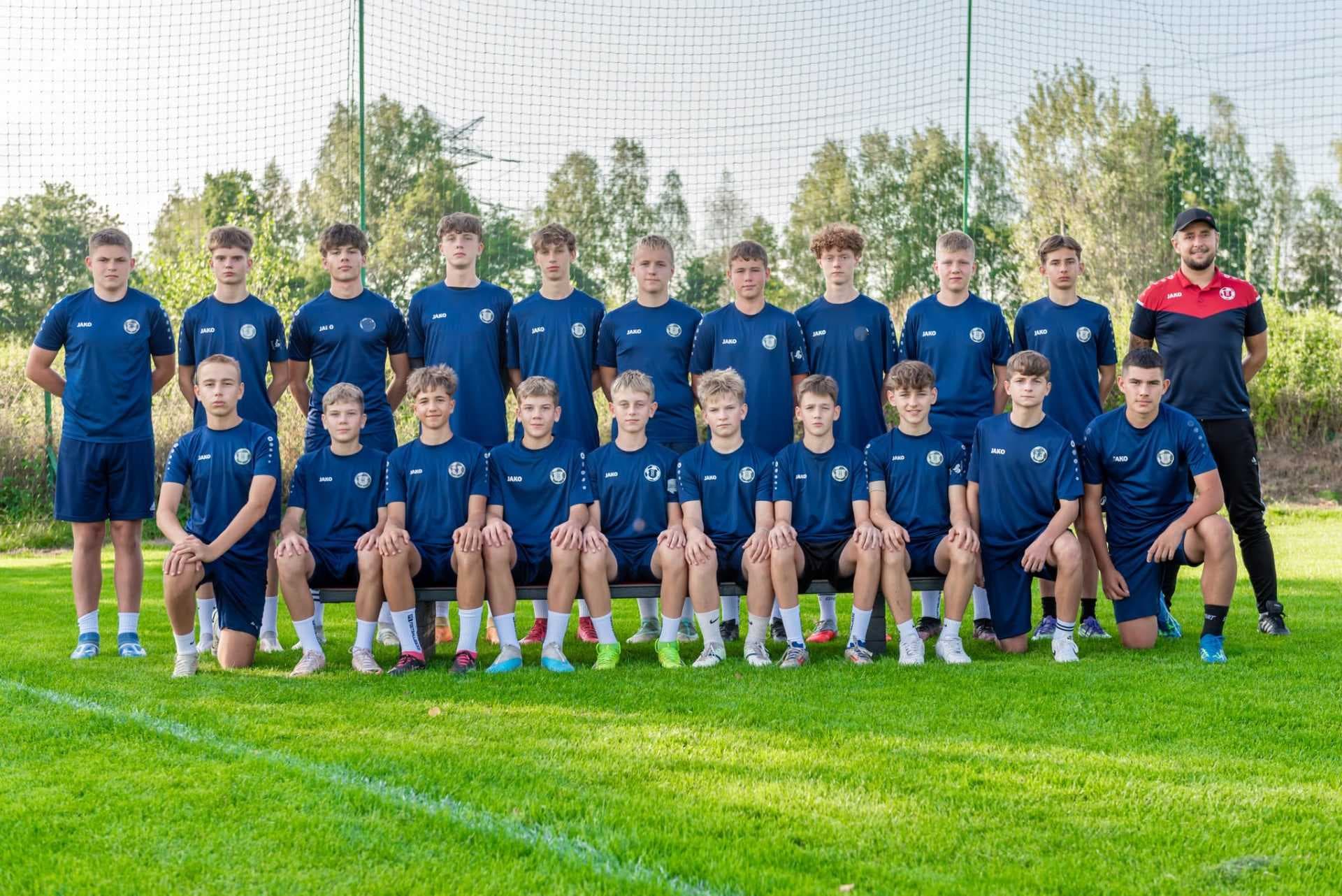 #POZNAJNASZEDRUŻYNY #POZNAJNASZYCHTRENERÓW Trampkarz Starszy C1